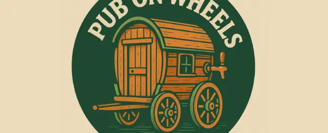 Der Schriftzug "Pub On Wheels" steht über einem Bild eines stilisierten Fasses auf alten Wagenrädern, welches eine Tür und ein Fenster hat. Am Fass ist ein hölzerner Zapfhahn.